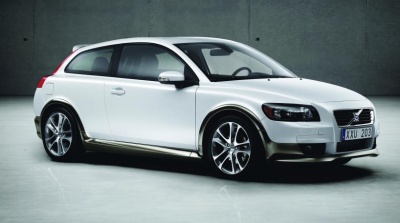 volvoc30frontquartercosmicwhite_400
